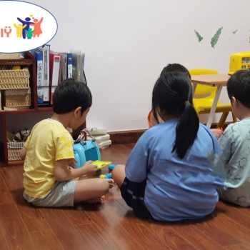 "Đi học là phải vui". 