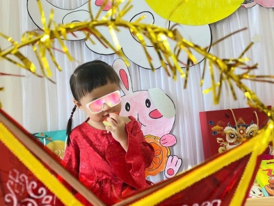 Bé vui Trung thu