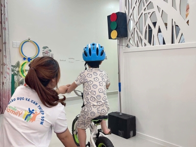DẠY TRẺ KỸ NĂNG AN TOÀN KHI THAM GIA GIAO THÔNG